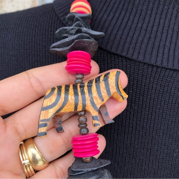 Vintage Chunky Boho Carved Wood African Safari Pink Brown Black Necklace - Picture 2 of 14
